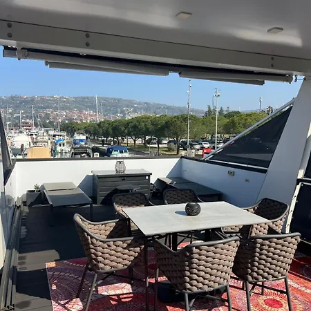 Floating House Sea Holiday home *